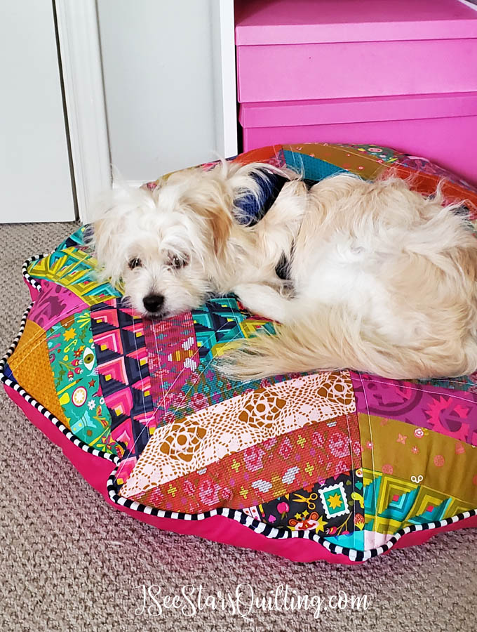 Check out the DIY Floor Pillow that I made in an afternoon! It is so quilty and fabulous! This was such a fun project to work on - see how I did it!